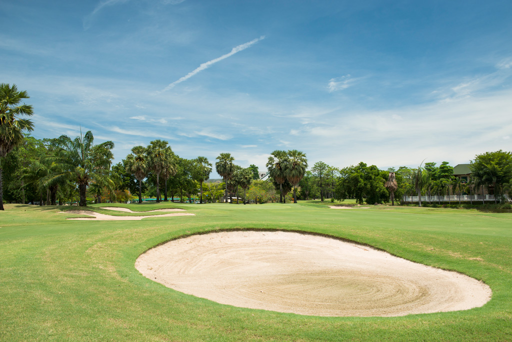 LCC_Lake Course Hole 9 (Par 4) Greenside Bunker_1.jpg