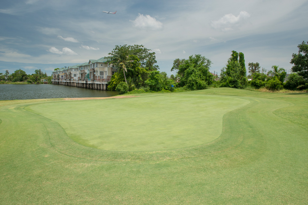 LCC_Lake Course Hole 4 (Par 4) Green.jpg