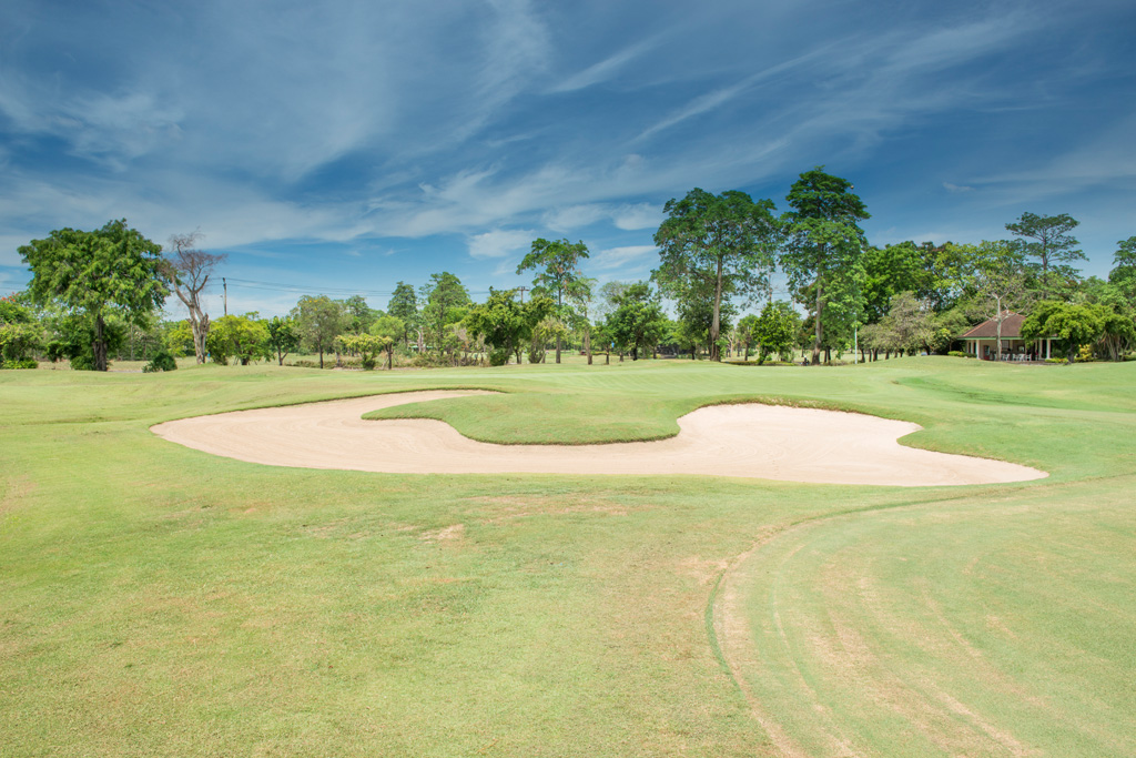 LCC_Rock Course Hole 4 (Par 4) Greenside Bunker_1.jpg