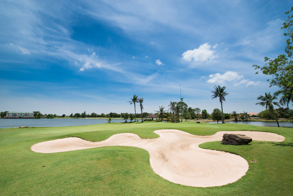 LCC_Lake Course Hole 3 (Par 3) Greenside Bunker.jpg