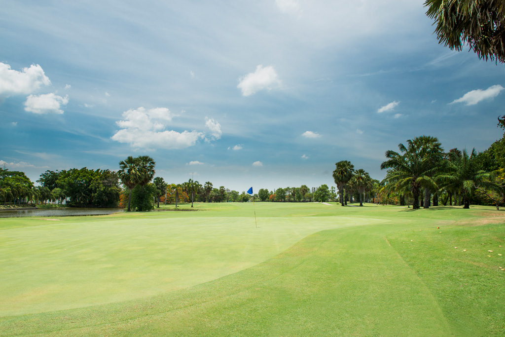 LCC_Lake Course Hole 9 (Par 4) Green_2.jpg