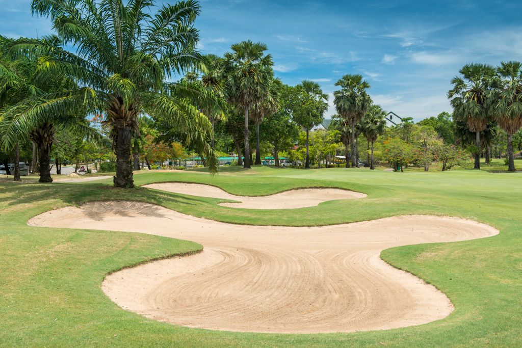 LCC_Lake Course Hole 9 (Par 4) Greenside Bunker_2.jpg