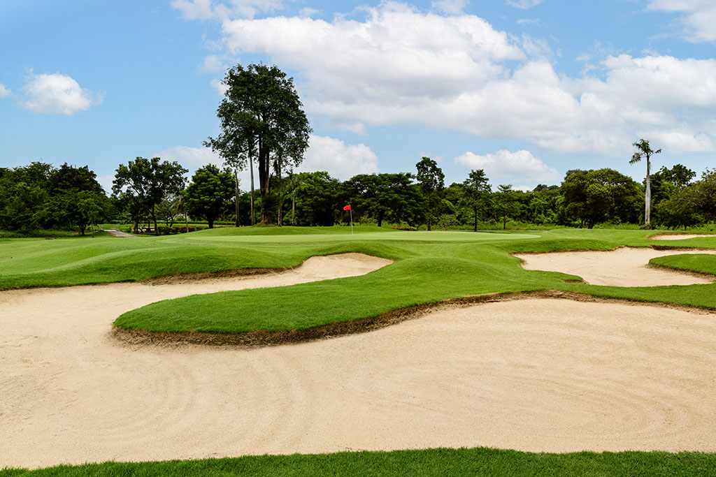 Ekachai-golf-and-country-club-course-cheap-friendly-fun-family-bangkok-golfing-thailand.jpg