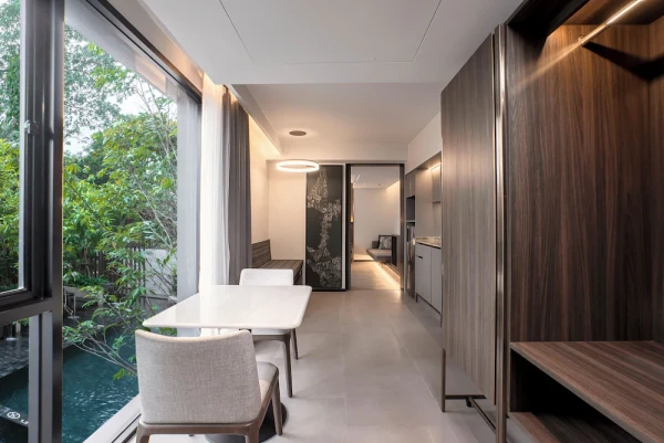 디럭스 풀 뷰 코너